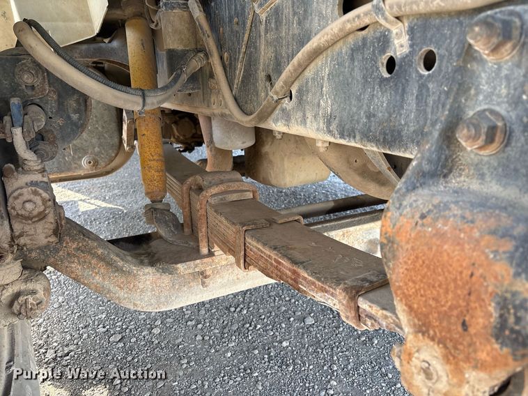 image for item EM2525 2000 International 4700 crane truck