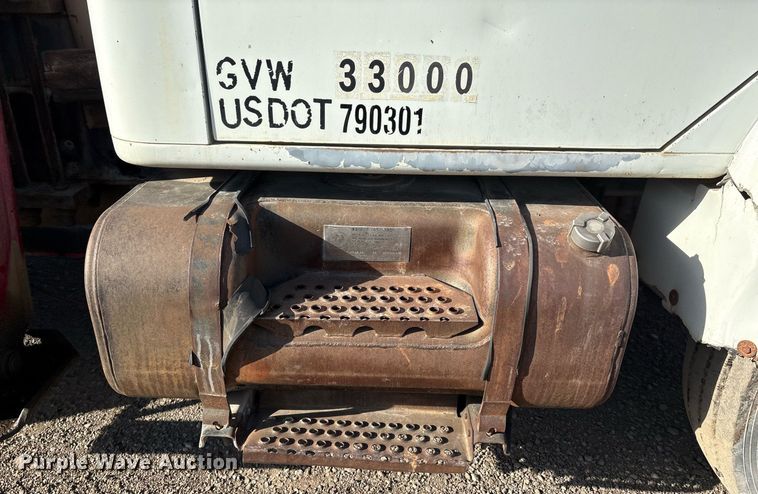 image for item EM2525 2000 International 4700 crane truck