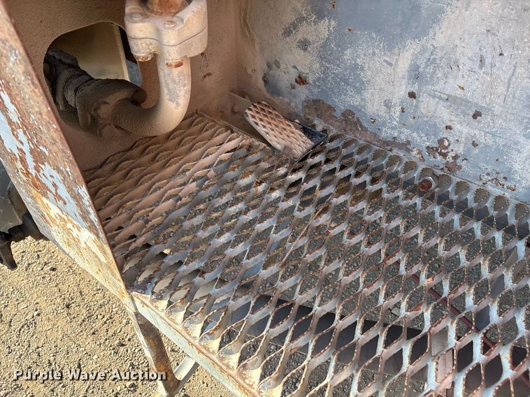 image for item EM2525 2000 International 4700 crane truck