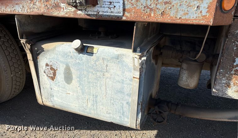 image for item EM2525 2000 International 4700 crane truck