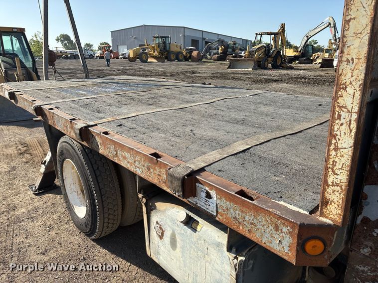 image for item EM2525 2000 International 4700 crane truck