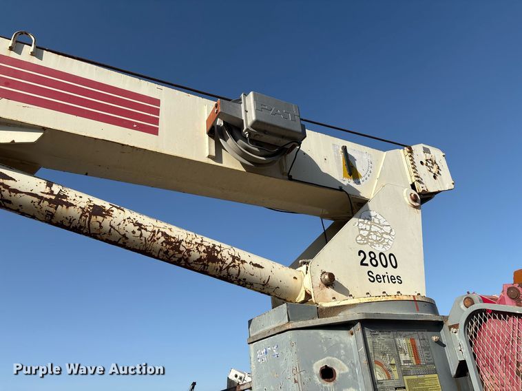 image for item EM2525 2000 International 4700 crane truck