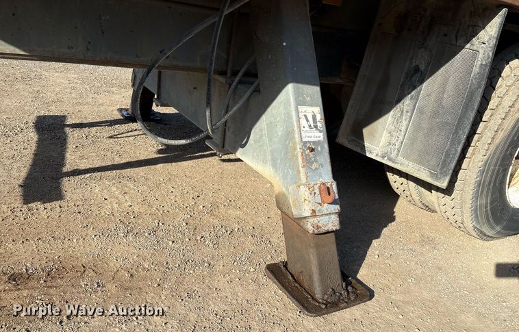 image for item EM2525 2000 International 4700 crane truck