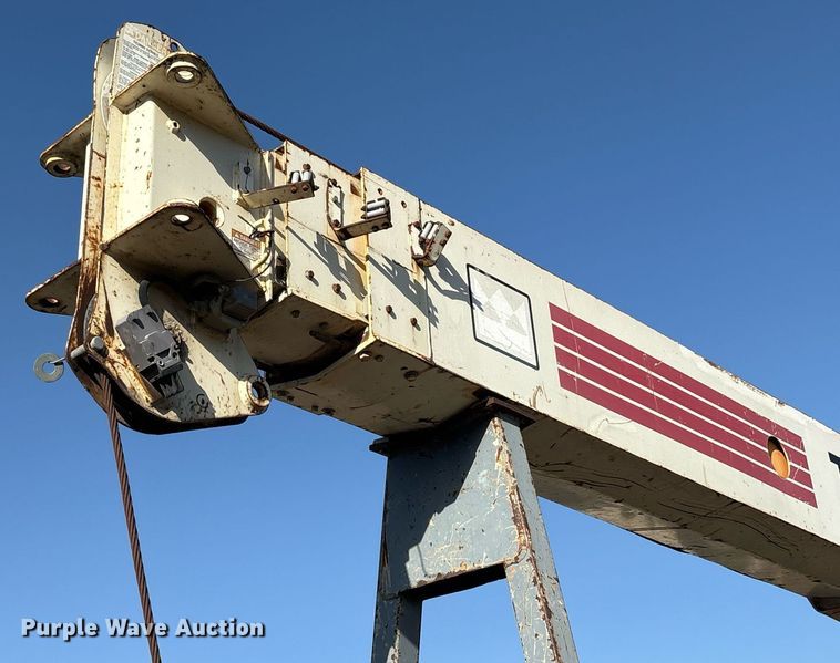 image for item EM2525 2000 International 4700 crane truck