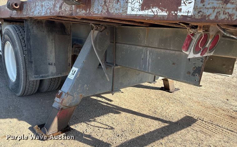 image for item EM2525 2000 International 4700 crane truck