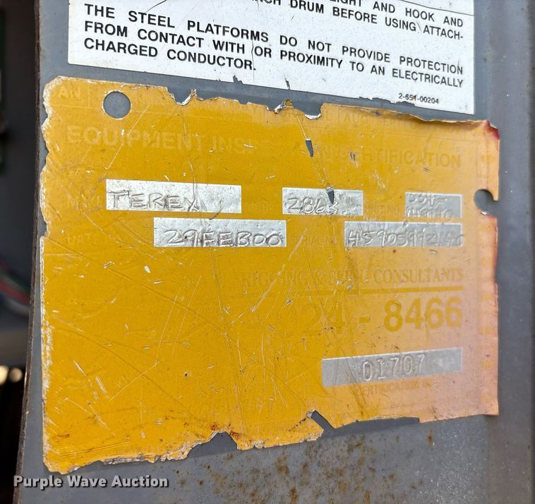 image for item EM2525 2000 International 4700 crane truck