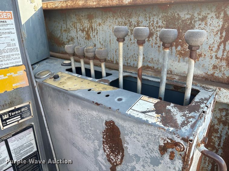 image for item EM2525 2000 International 4700 crane truck