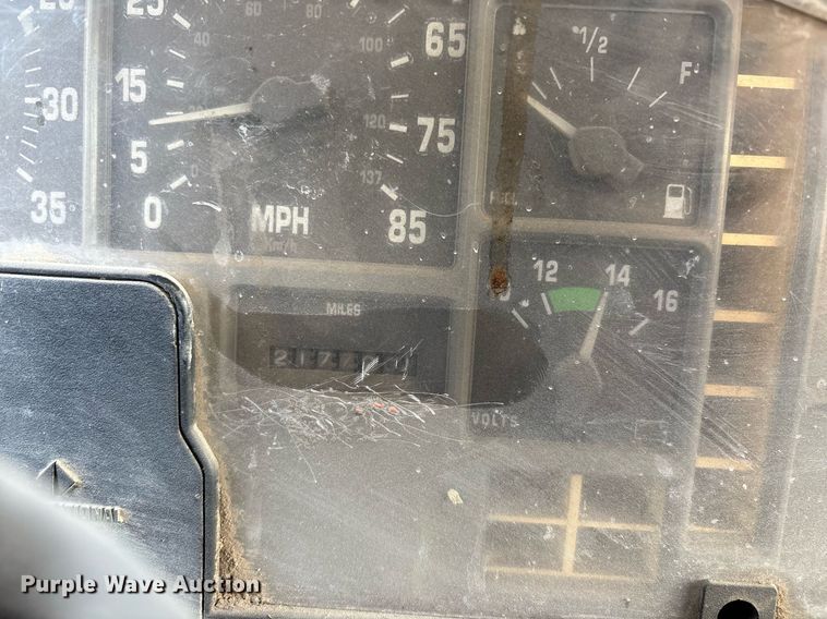 image for item EM2525 2000 International 4700 crane truck