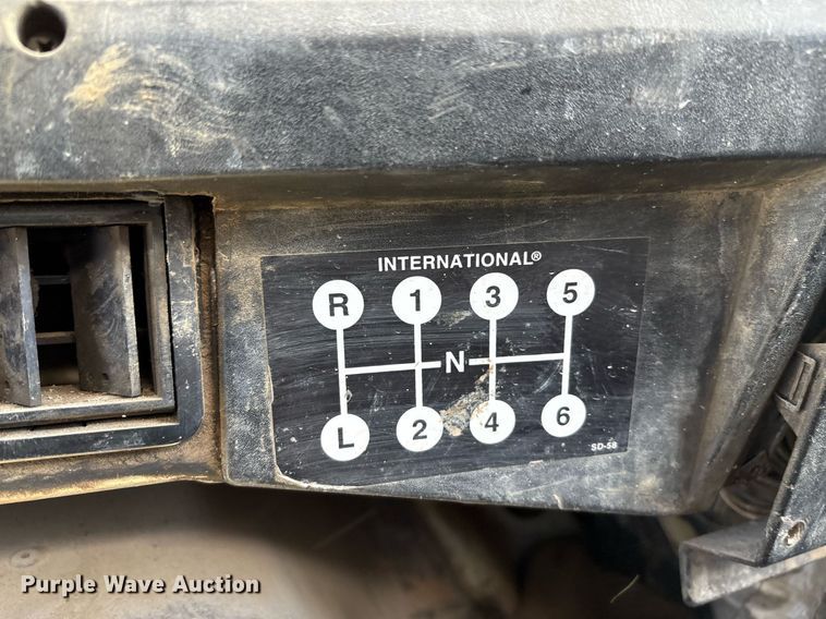 image for item EM2525 2000 International 4700 crane truck
