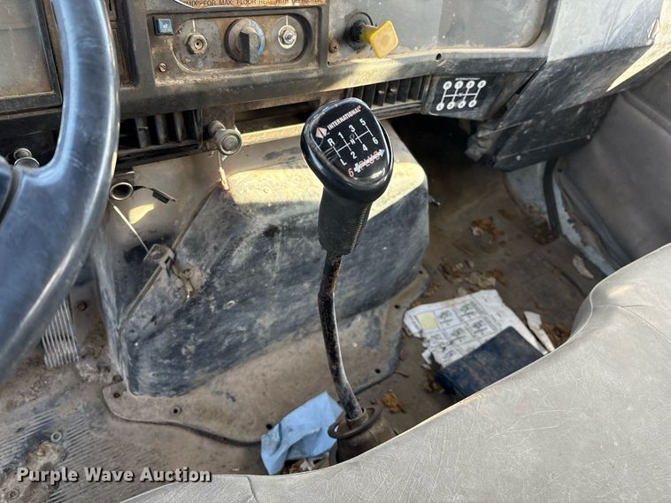 image for item EM2525 2000 International 4700 crane truck