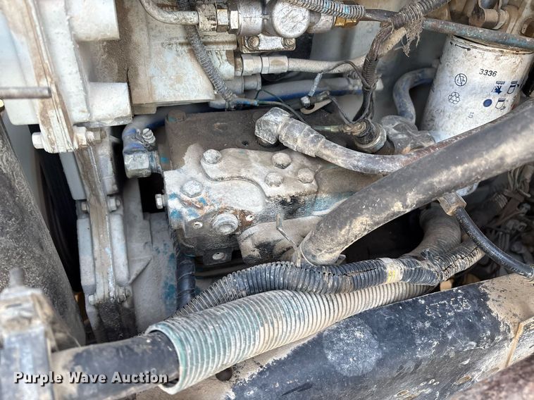 image for item EM2525 2000 International 4700 crane truck