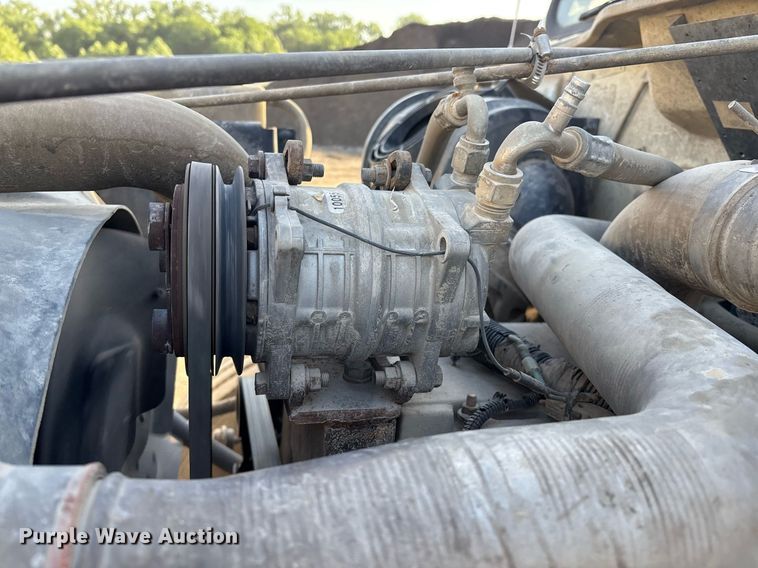 image for item EM2525 2000 International 4700 crane truck