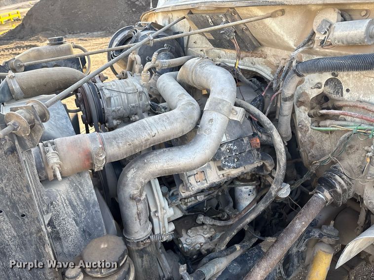 image for item EM2525 2000 International 4700 crane truck