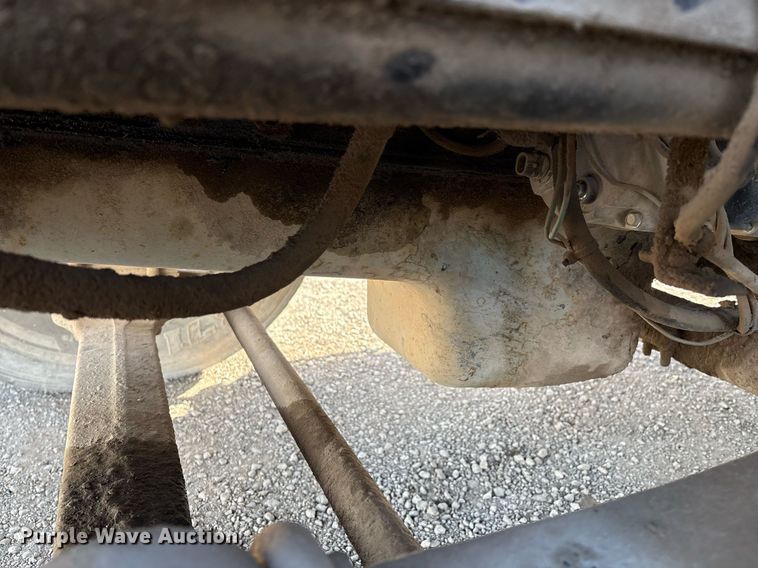 image for item EM2525 2000 International 4700 crane truck