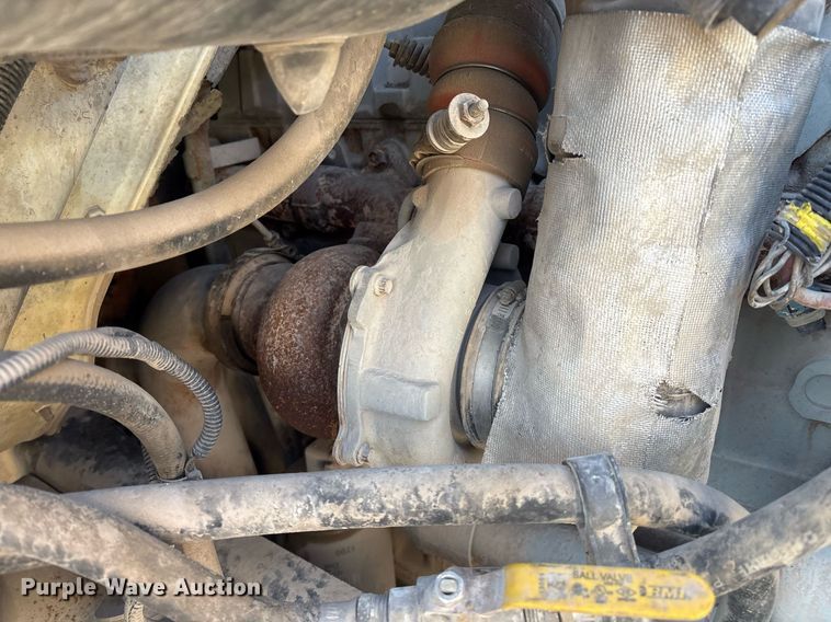 image for item EM2525 2000 International 4700 crane truck