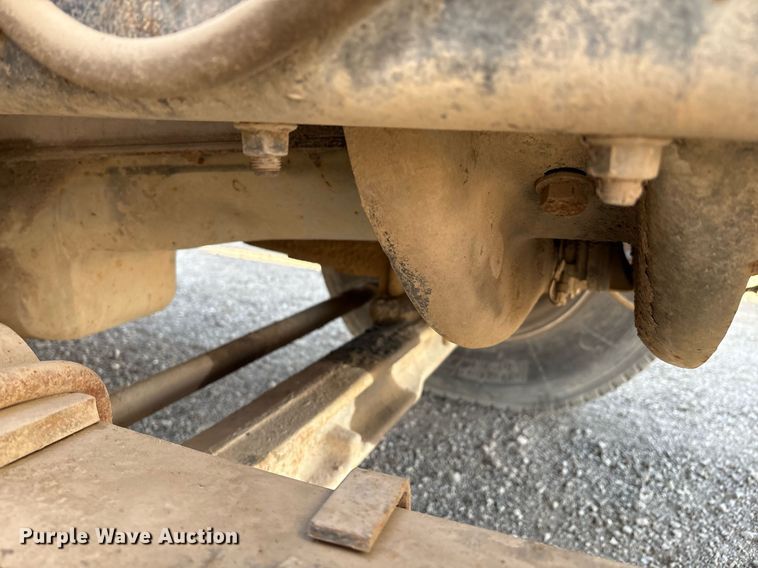 image for item EM2525 2000 International 4700 crane truck