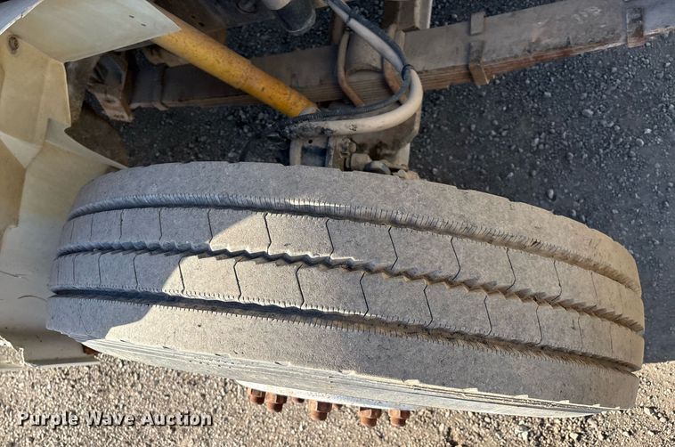 image for item EM2525 2000 International 4700 crane truck