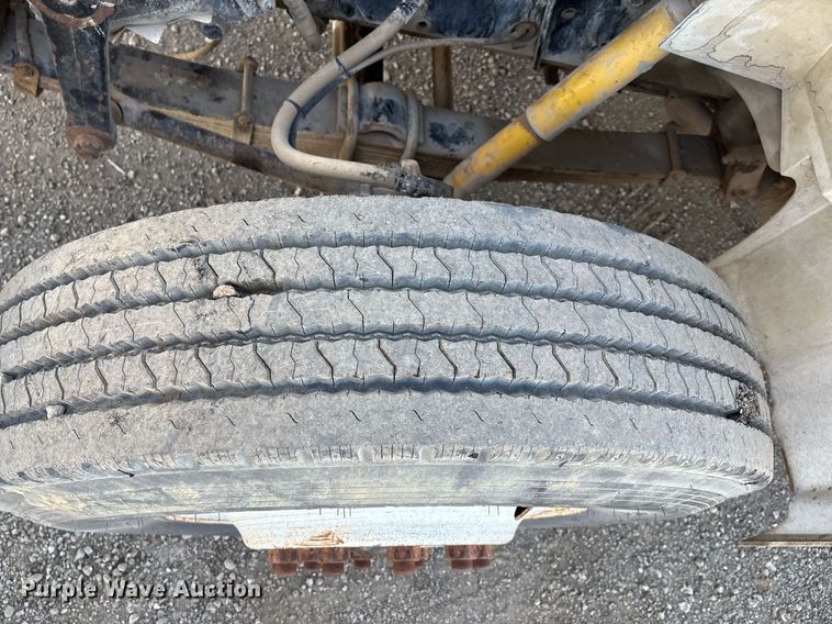 image for item EM2525 2000 International 4700 crane truck