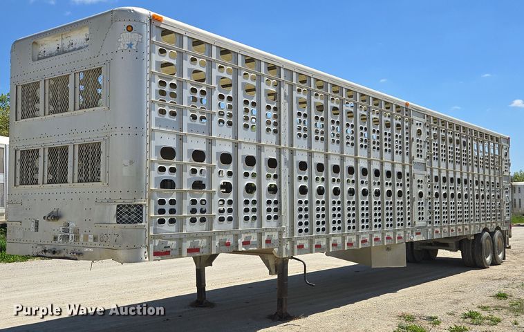 image for item EM7261 2001 Wilson livestock trailer