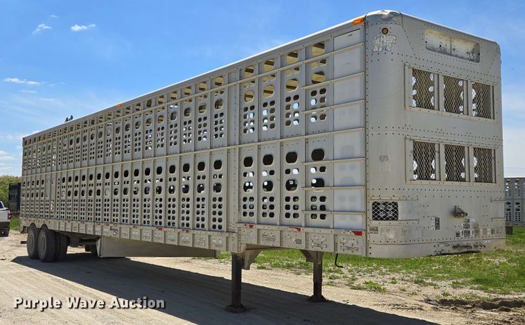 image for item EM7261 2001 Wilson livestock trailer
