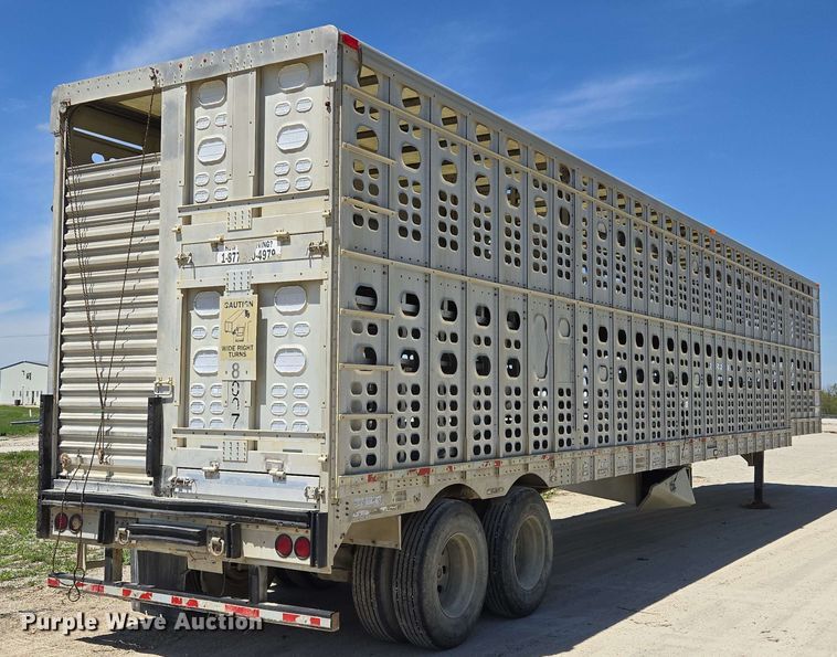 image for item EM7261 2001 Wilson livestock trailer