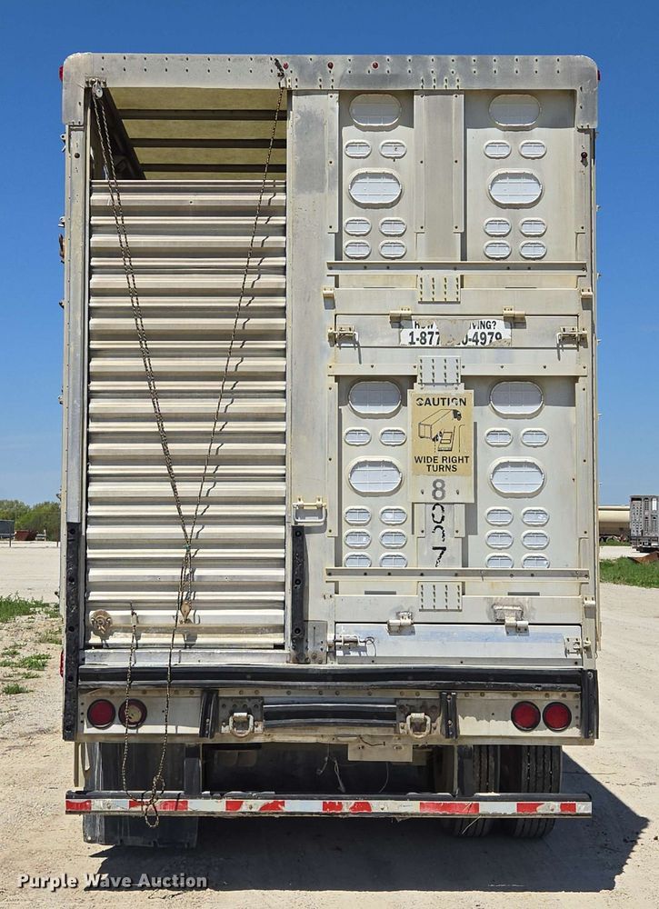 image for item EM7261 2001 Wilson livestock trailer