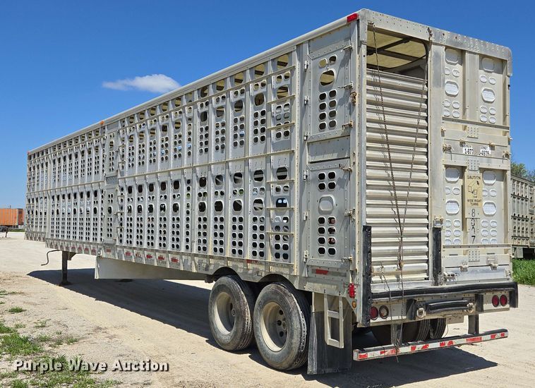 image for item EM7261 2001 Wilson livestock trailer