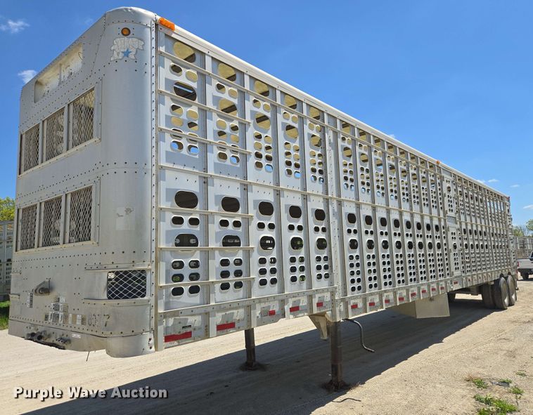 image for item EM7261 2001 Wilson livestock trailer