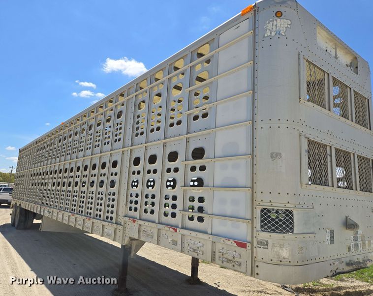 image for item EM7261 2001 Wilson livestock trailer