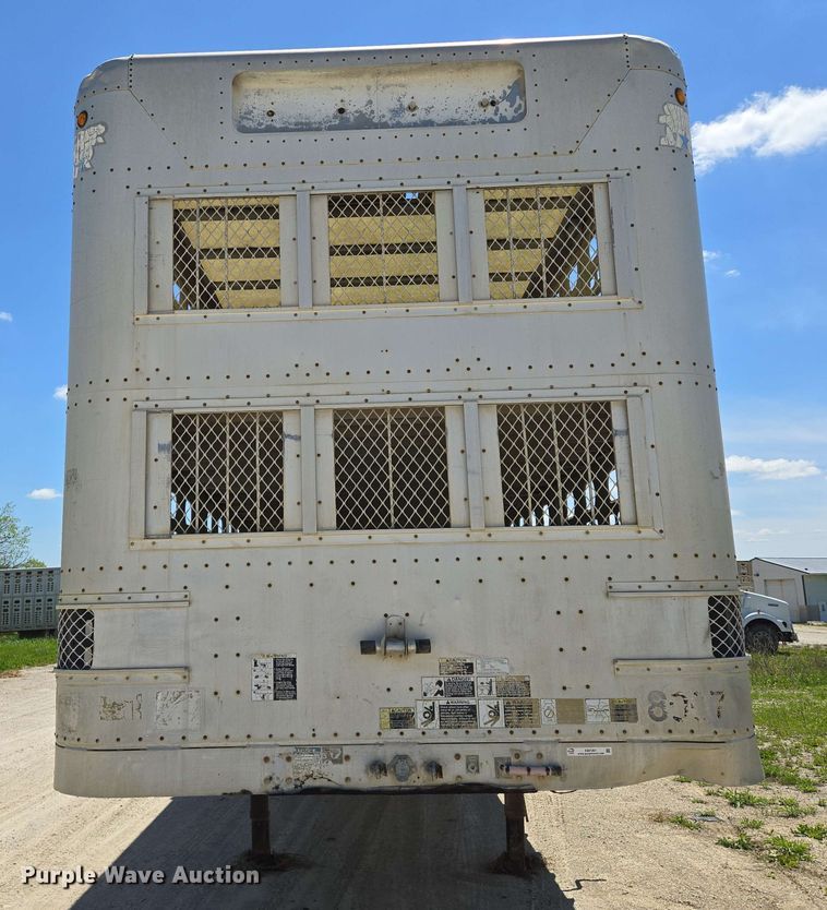 image for item EM7261 2001 Wilson livestock trailer