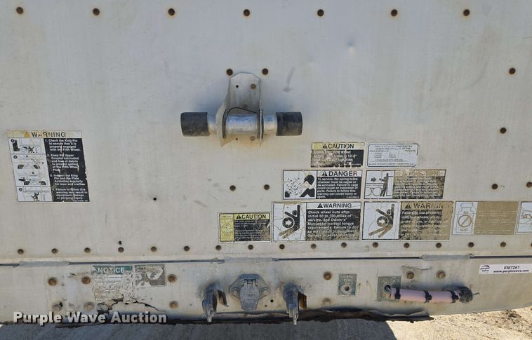 image for item EM7261 2001 Wilson livestock trailer