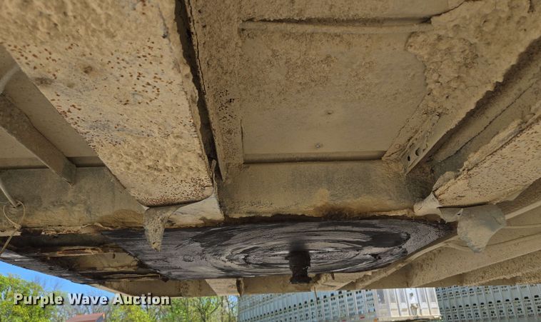 image for item EM7261 2001 Wilson livestock trailer