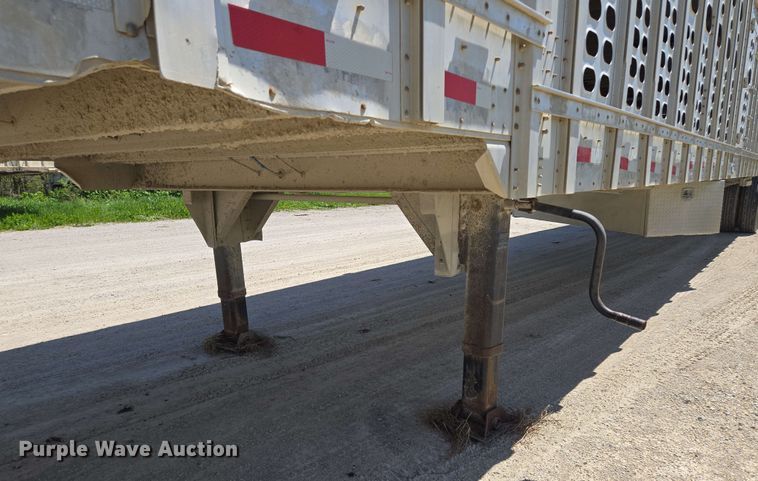 image for item EM7261 2001 Wilson livestock trailer
