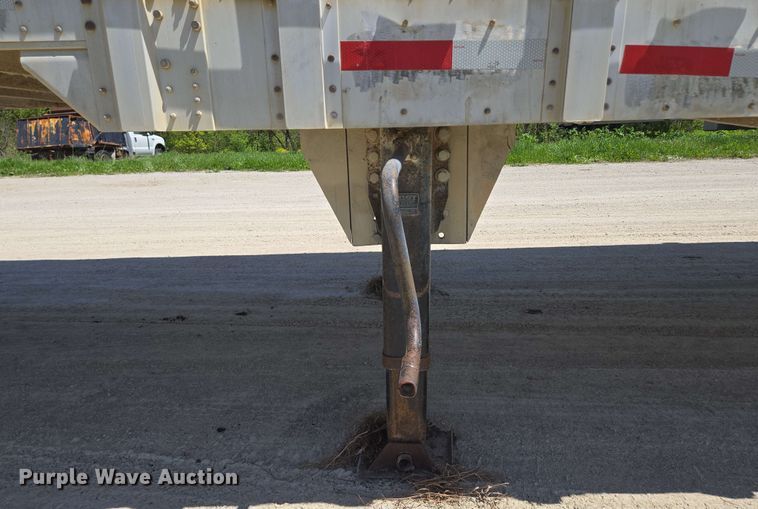 image for item EM7261 2001 Wilson livestock trailer