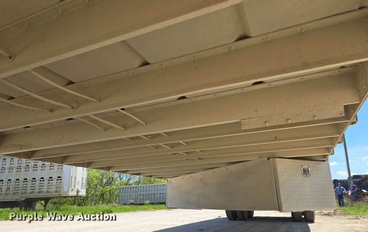 image for item EM7261 2001 Wilson livestock trailer