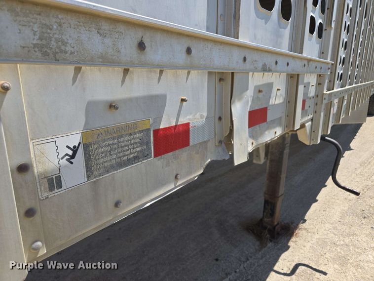 image for item EM7261 2001 Wilson livestock trailer