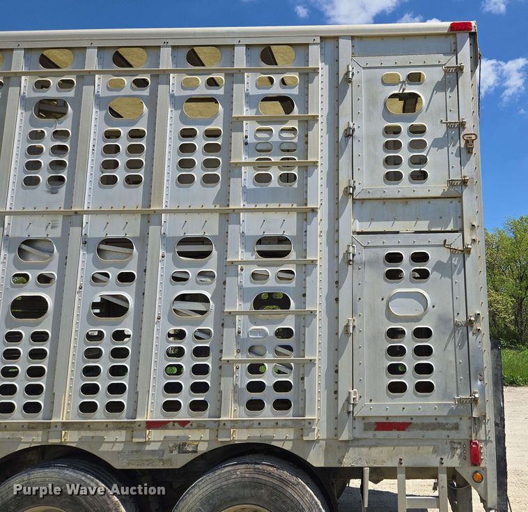 image for item EM7261 2001 Wilson livestock trailer