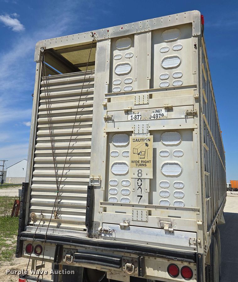 image for item EM7261 2001 Wilson livestock trailer