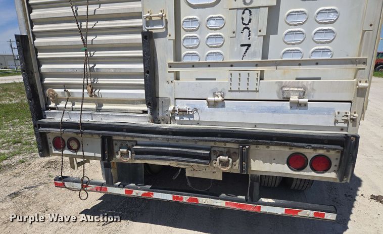 image for item EM7261 2001 Wilson livestock trailer