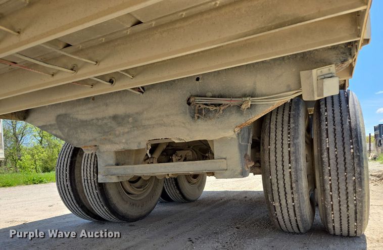 image for item EM7261 2001 Wilson livestock trailer
