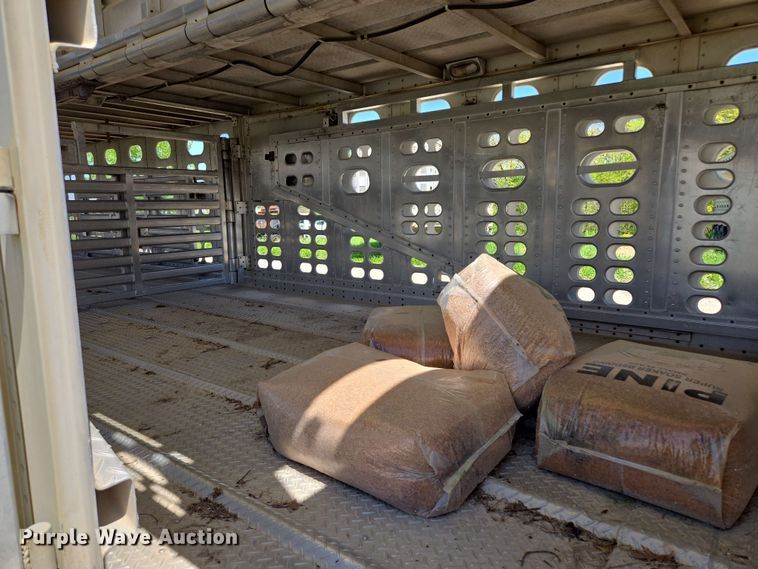 image for item EM7261 2001 Wilson livestock trailer