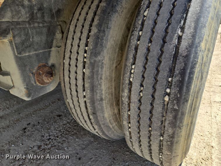 image for item EM7261 2001 Wilson livestock trailer