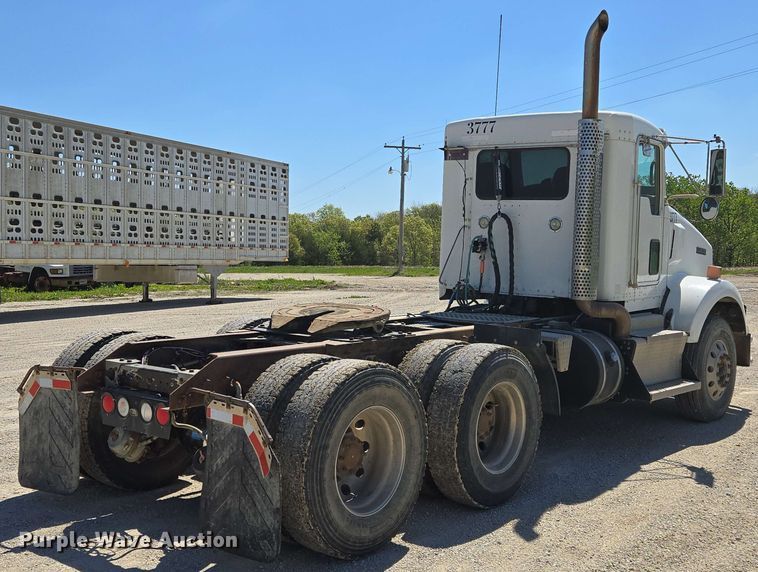 image for item EM7262 2012 Kenworth T800 semi truck