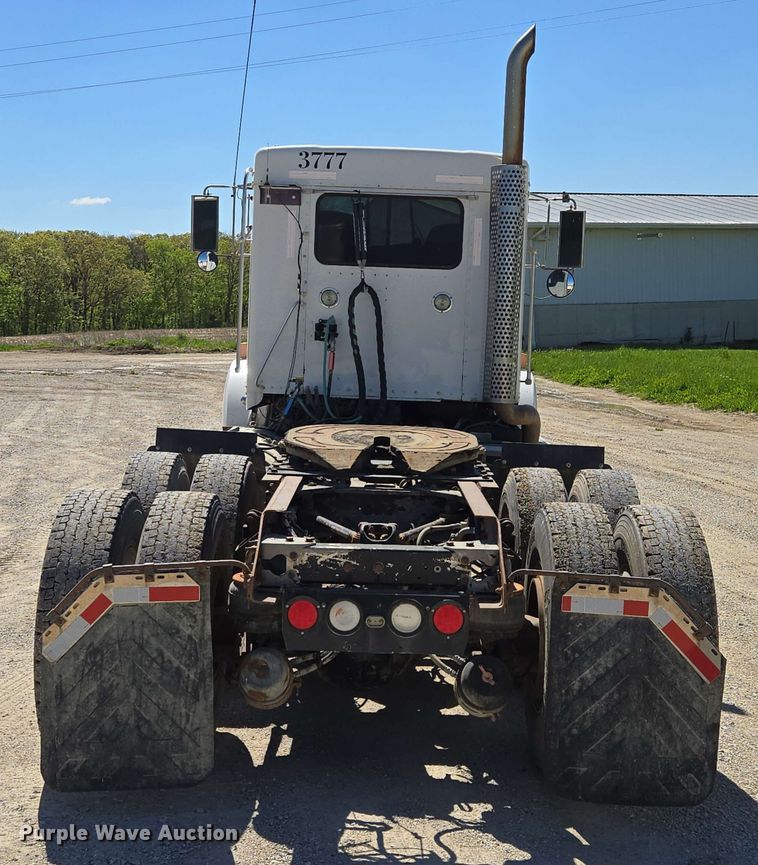 image for item EM7262 2012 Kenworth T800 semi truck