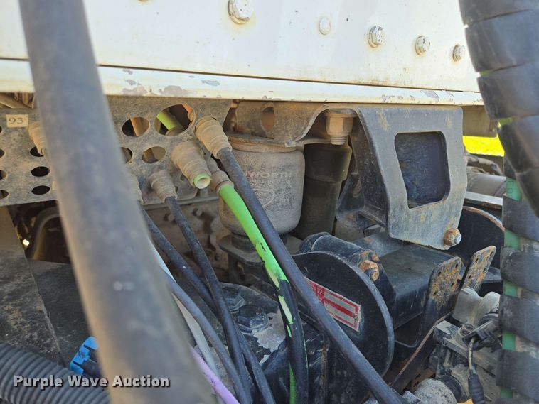 image for item EM7262 2012 Kenworth T800 semi truck