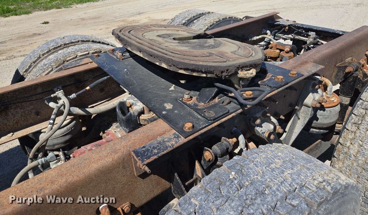 image for item EM7262 2012 Kenworth T800 semi truck