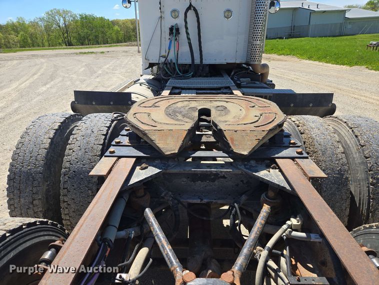 image for item EM7262 2012 Kenworth T800 semi truck