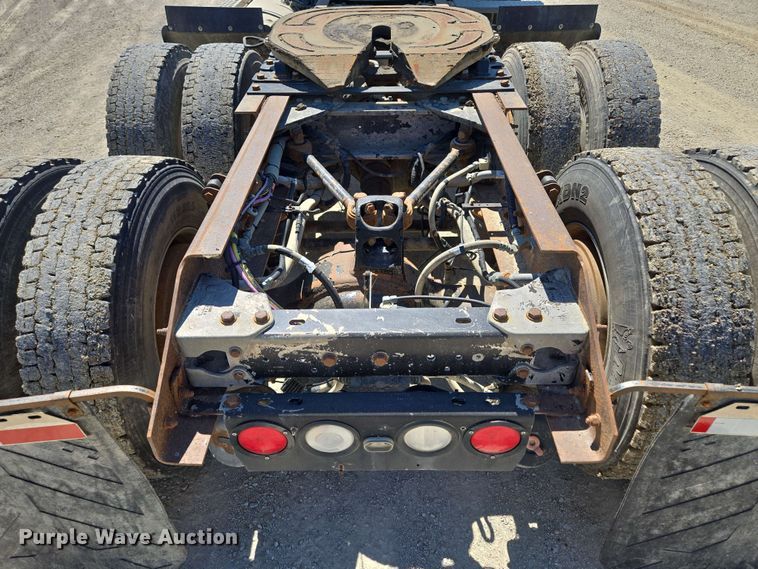 image for item EM7262 2012 Kenworth T800 semi truck