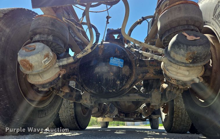 image for item EM7262 2012 Kenworth T800 semi truck