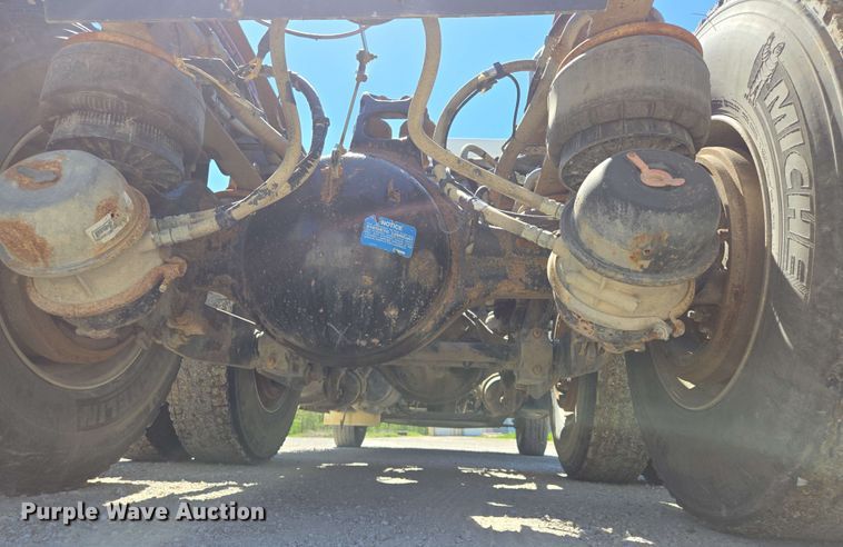 image for item EM7262 2012 Kenworth T800 semi truck